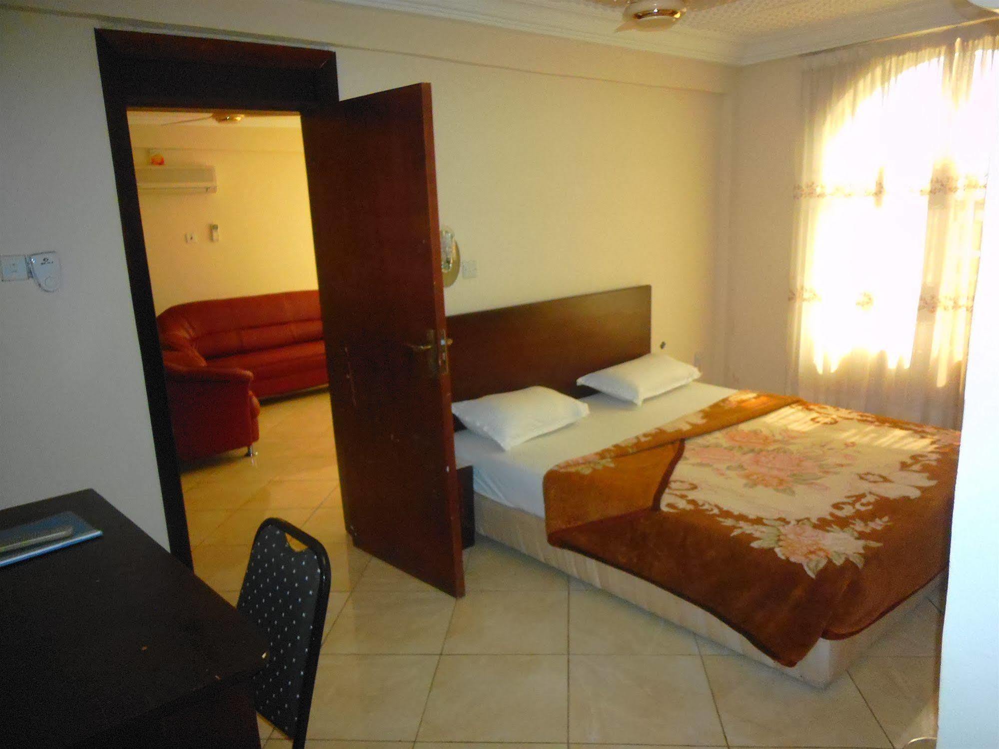 Wadoma Royale Hotel Kumasi Esterno foto
