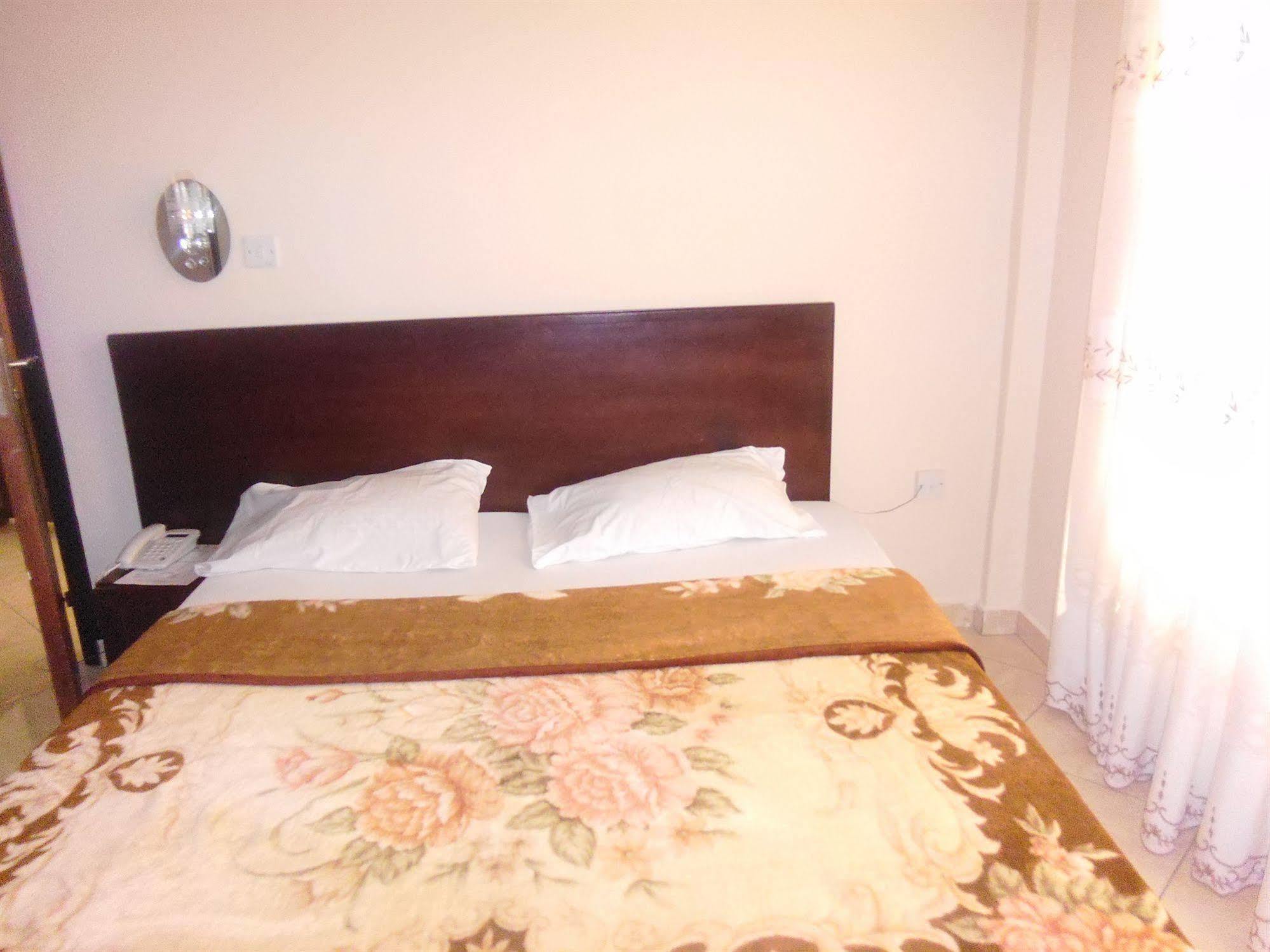 Wadoma Royale Hotel Kumasi Esterno foto