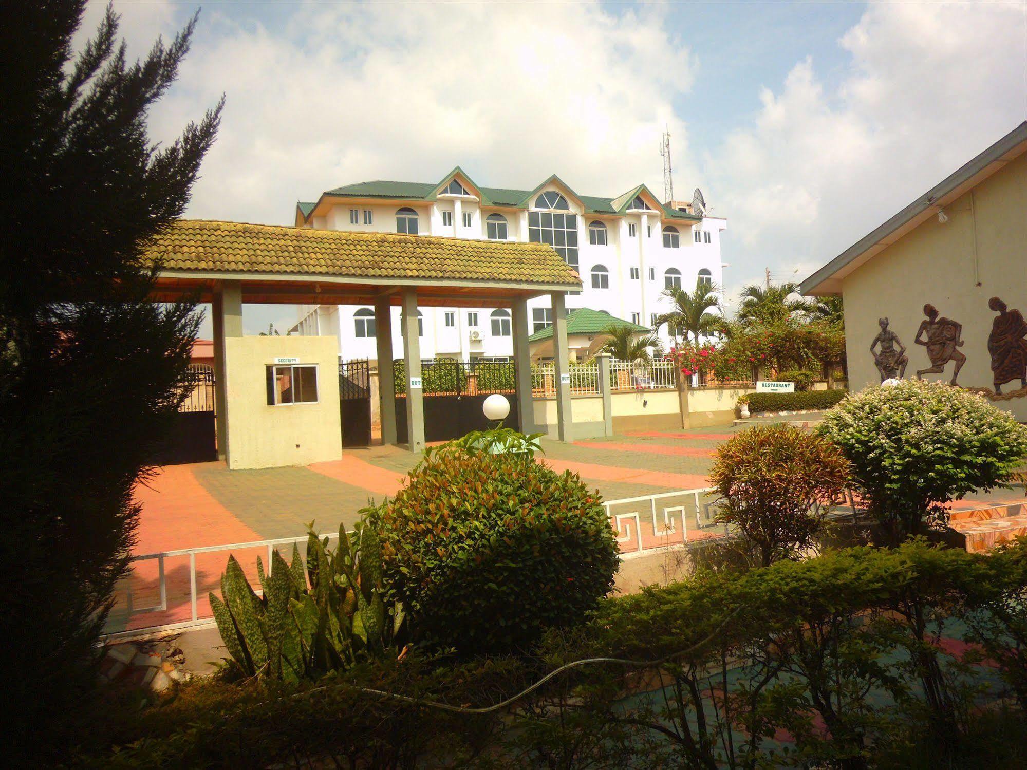 Wadoma Royale Hotel Kumasi Esterno foto
